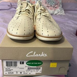 Clarks Trigenic Etch, womens sz 9, white leather, NIB